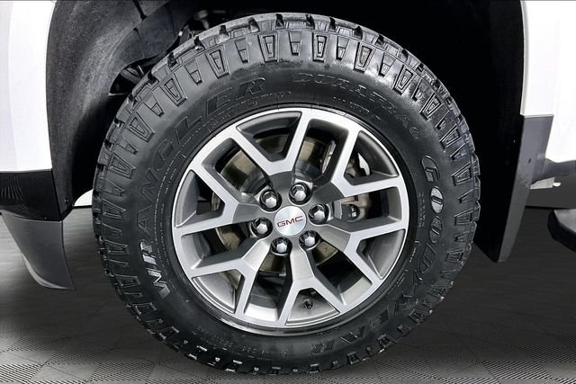 Used 2022 White GMC AT4 w/Leather image 31