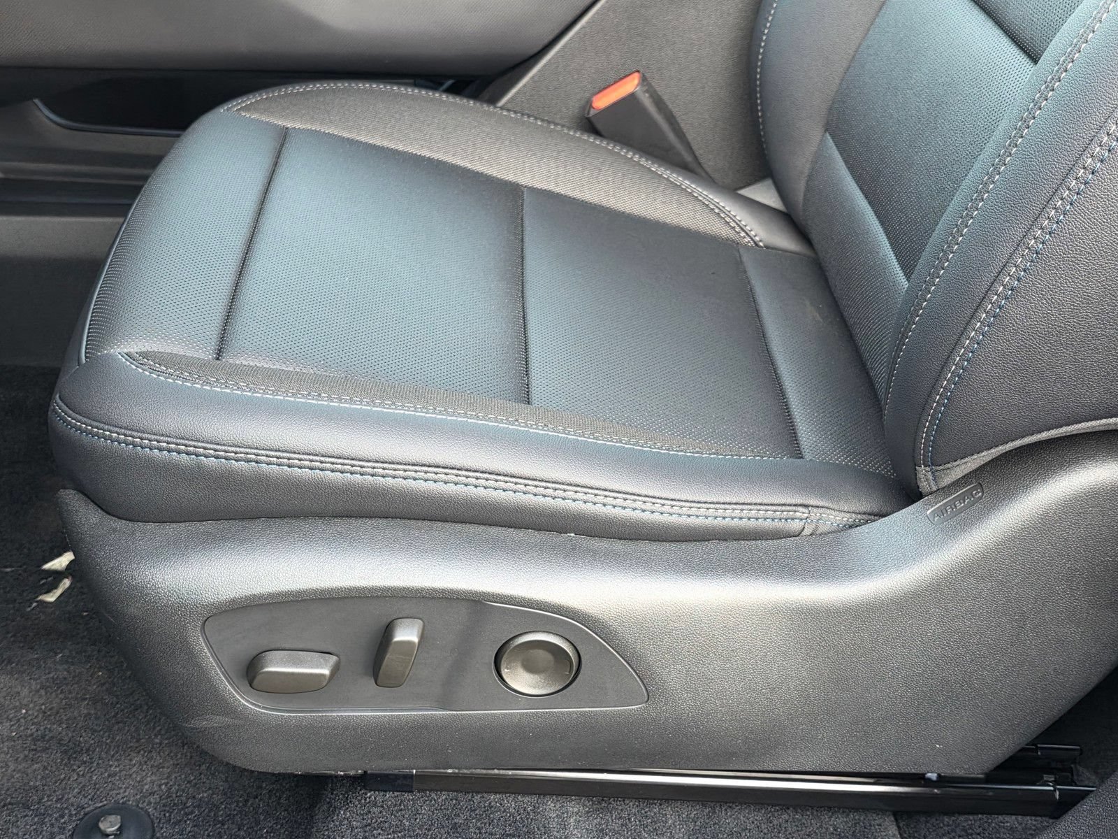 New 2026 Sterling Gray Metallic Chevrolet LT image 23