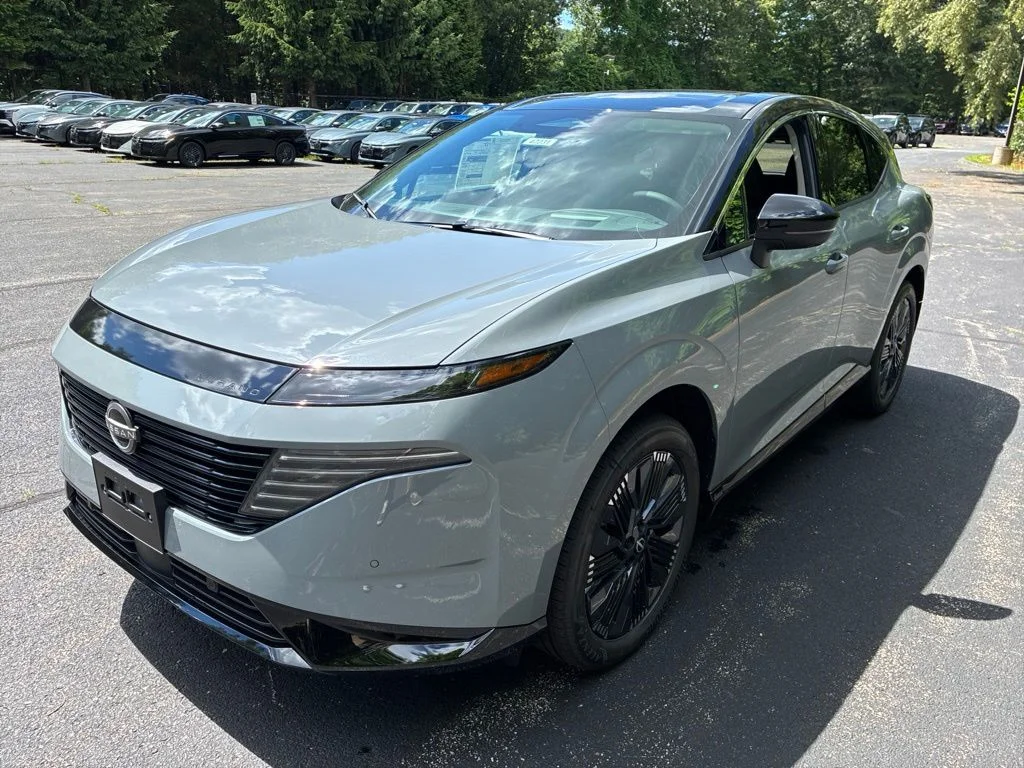 New 2026 Boulder Gray Pearl / Super Black Two-tone Nissan Platinum image 3