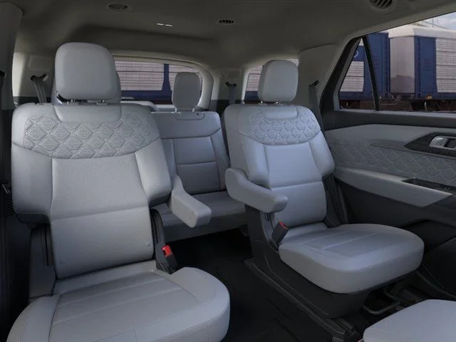 New 2026 Star White Metallic Tri-Coat Ford Platinum image 11