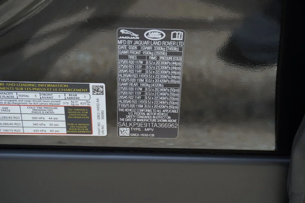 New 2026 Santorini Black Land Rover SE image 36
