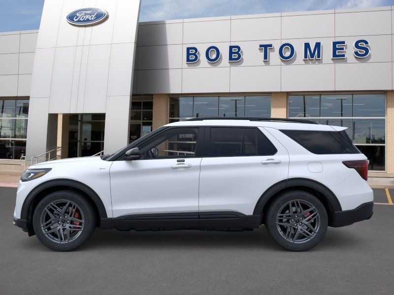 New 2026 Star White Metallic Tri-Coat Ford ST-Line image 4