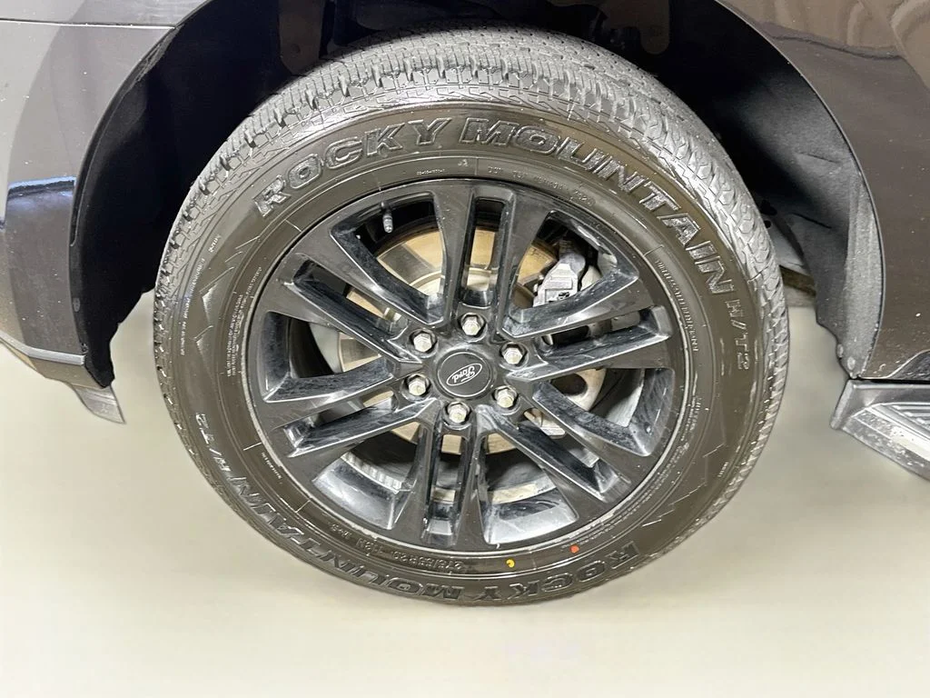 Used 2022 Black Ford XLT image 41