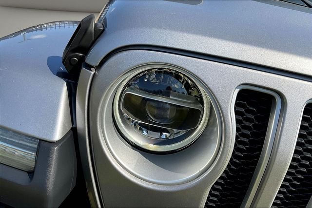 Used 2020 Silver Jeep Unlimited Sahara image 33