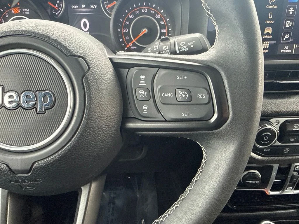 Used 2025 White Jeep Sport S image 14