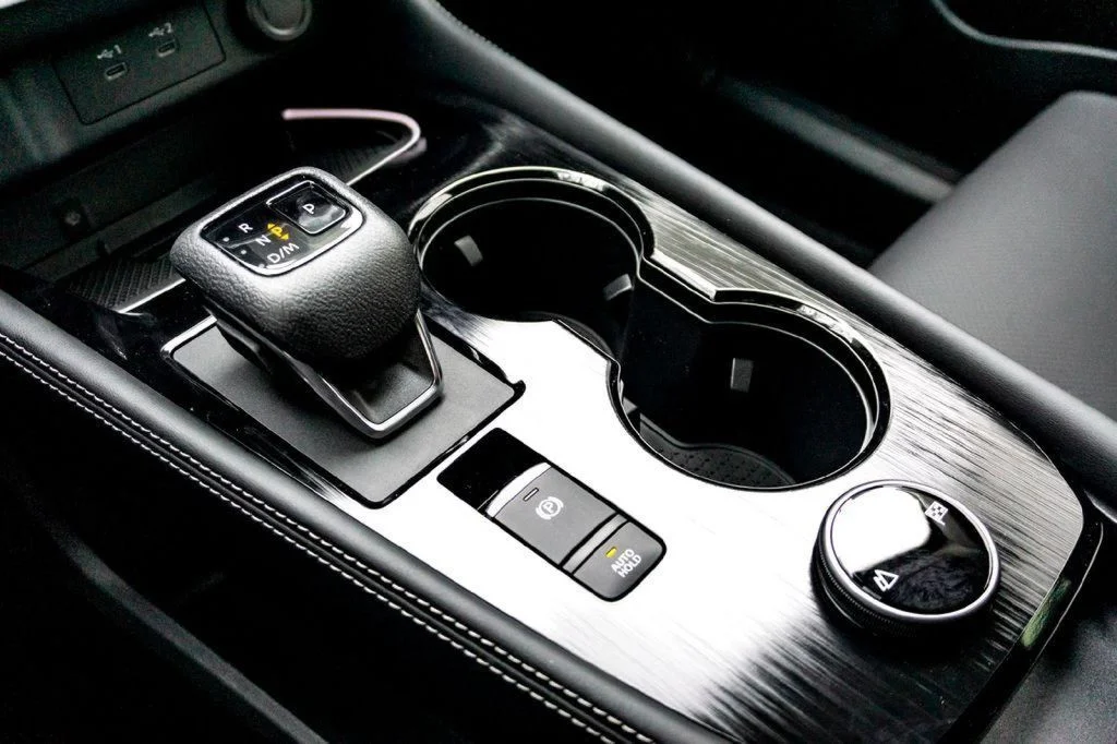 New 2026 Champagne Silver Metallic / Super Black Two-tone Nissan Platinum image 16