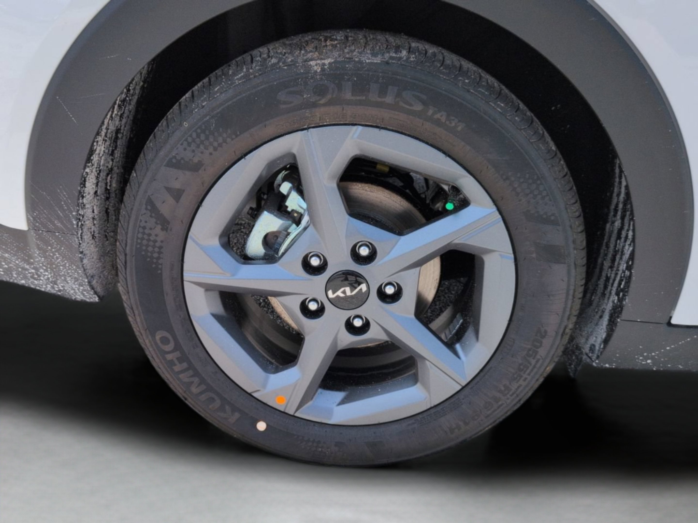New 2026 Snow White Pearl Kia LXS image 29