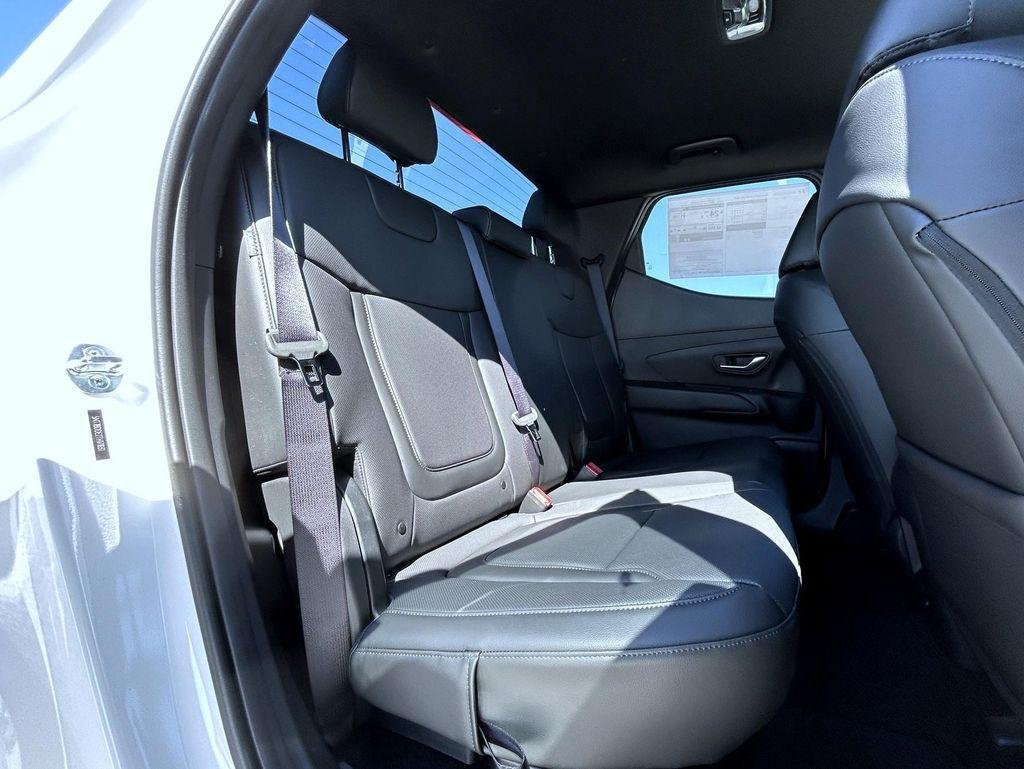 New 2026 White Hyundai SEL AWD image 18