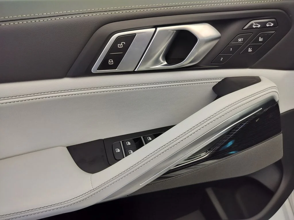 New 2027 Mineral White Metallic BMW xDrive40i image 7