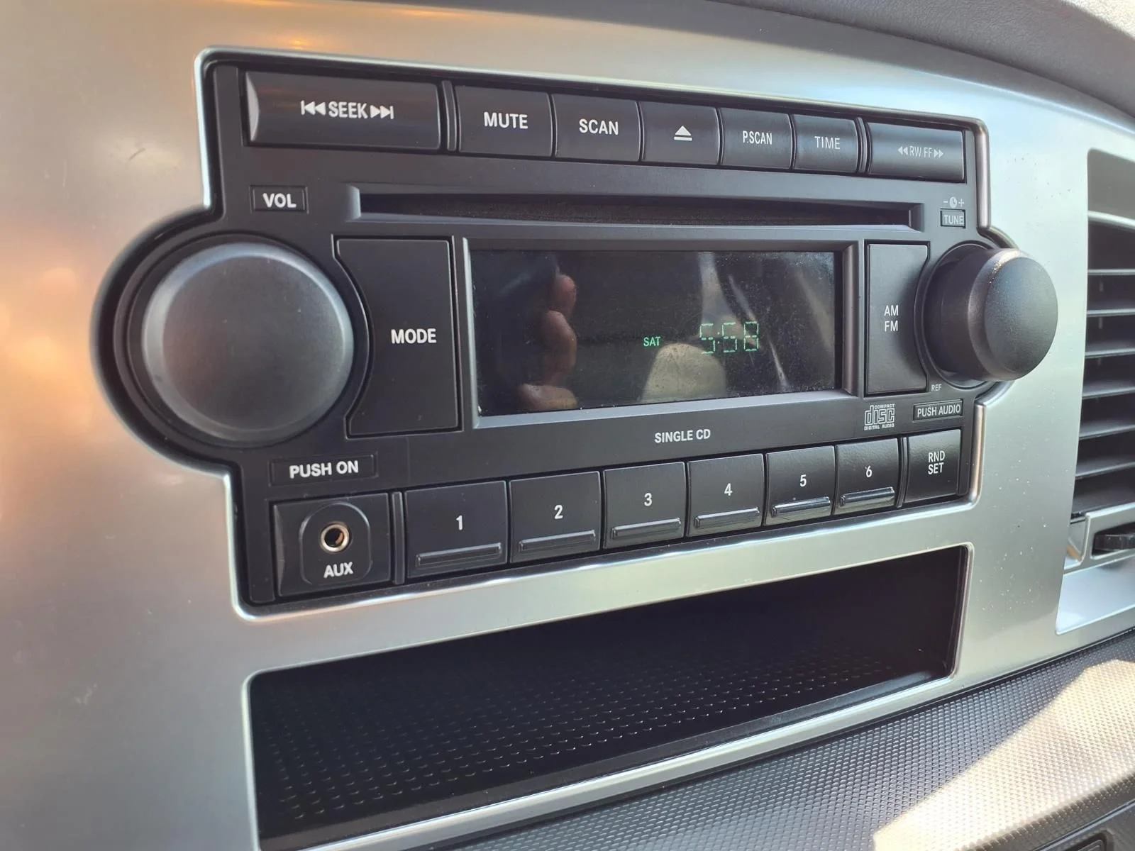 Used 2007 White Dodge SLT image 19