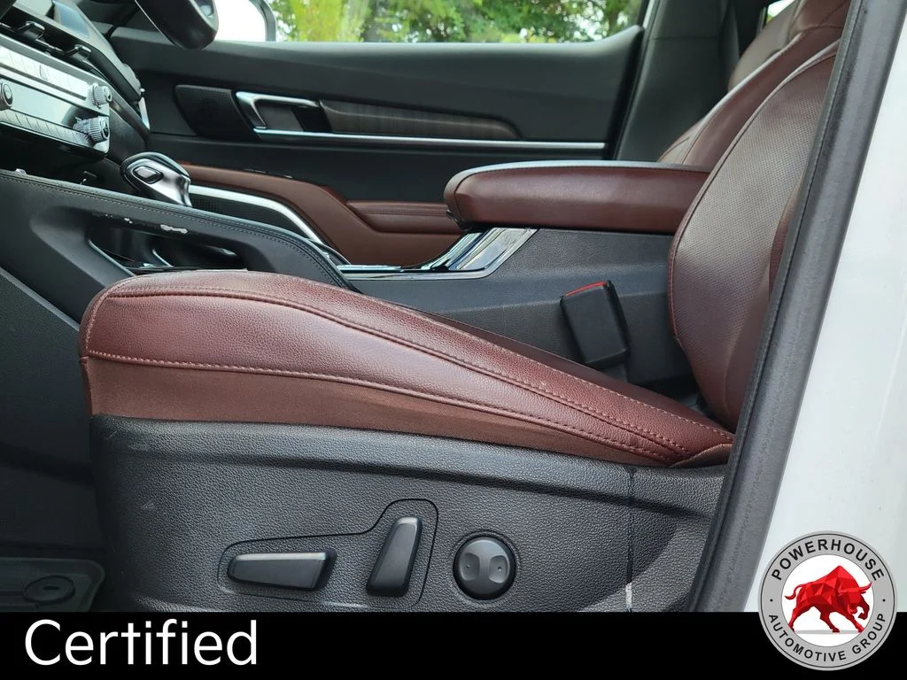 Used 2023 White Kia EX image 25