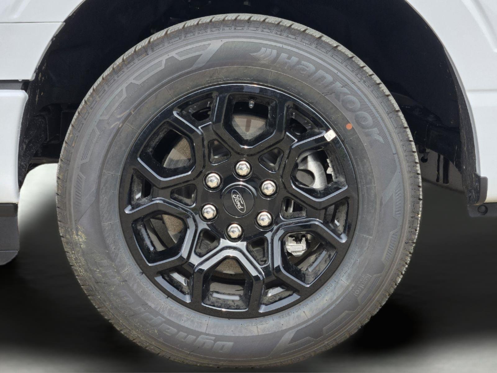 New 2026 Oxford White Ford XLT image 7