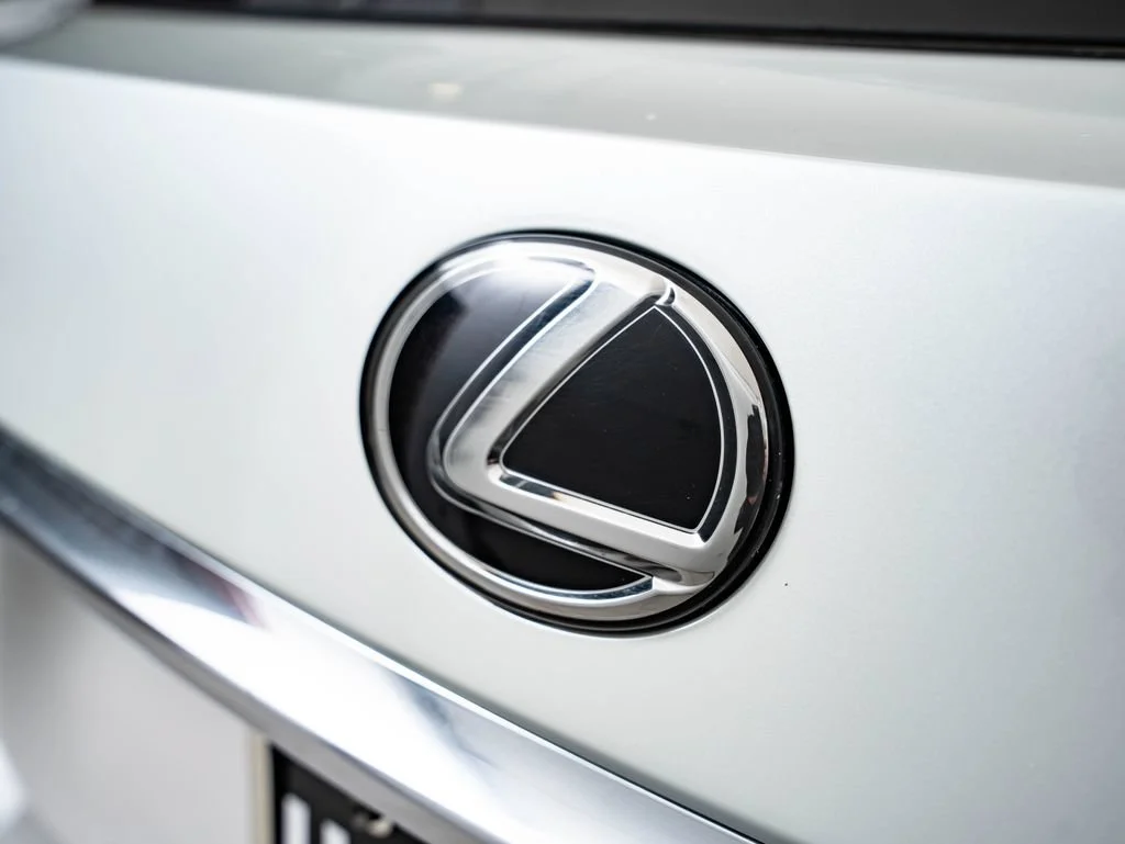 Used 2017 Eminent White Pearl Lexus 350 image 18