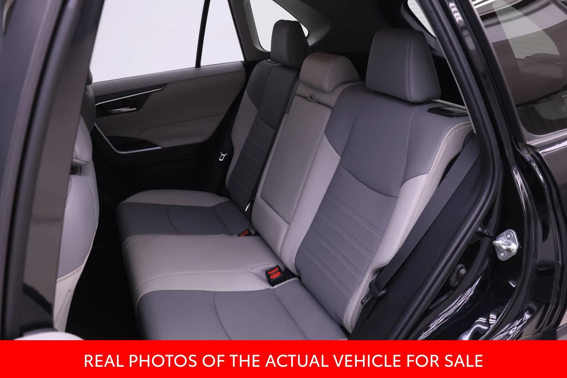 Certified Used 2019 Black Toyota XLE Premium image 10