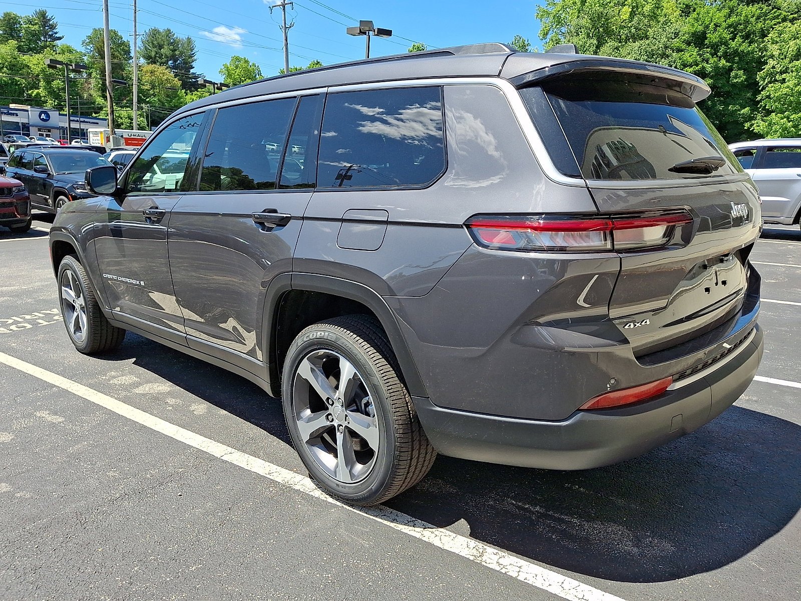 New 2026 Baltic Gray Metallic Clear-Coat Exterior Paint Jeep Limited image 4