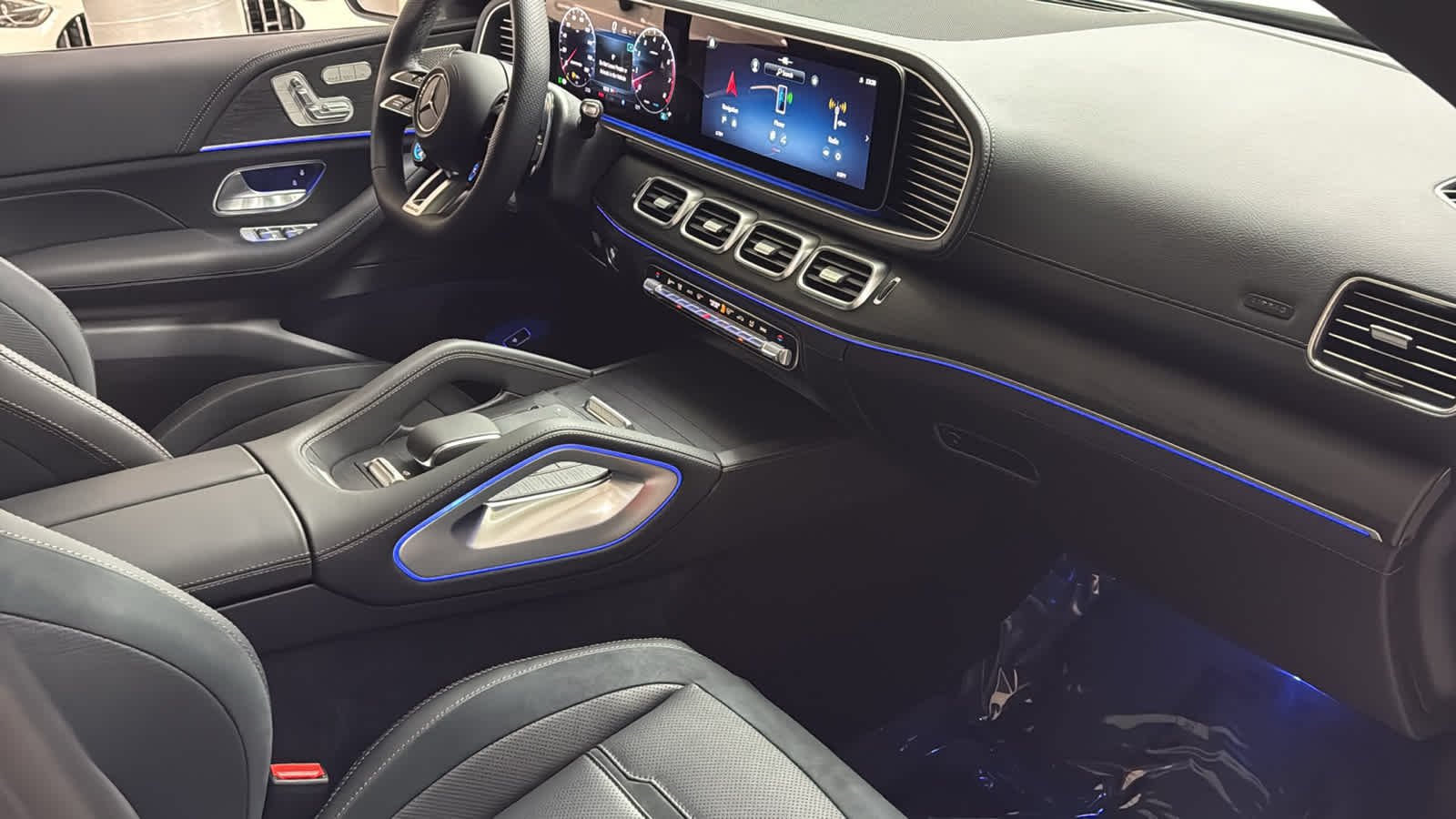 New 2026 Polar White Mercedes-Benz AMG® GLE 53 image 35