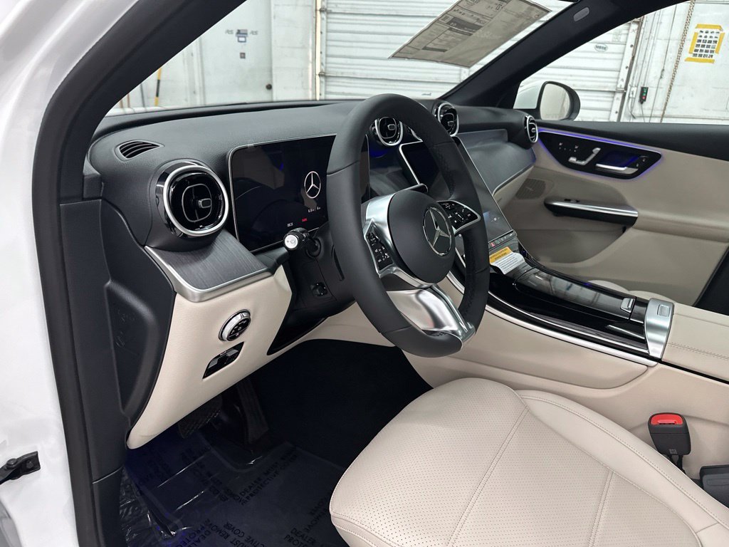 New 2027 Polar White Mercedes-Benz GLC 300 image 43