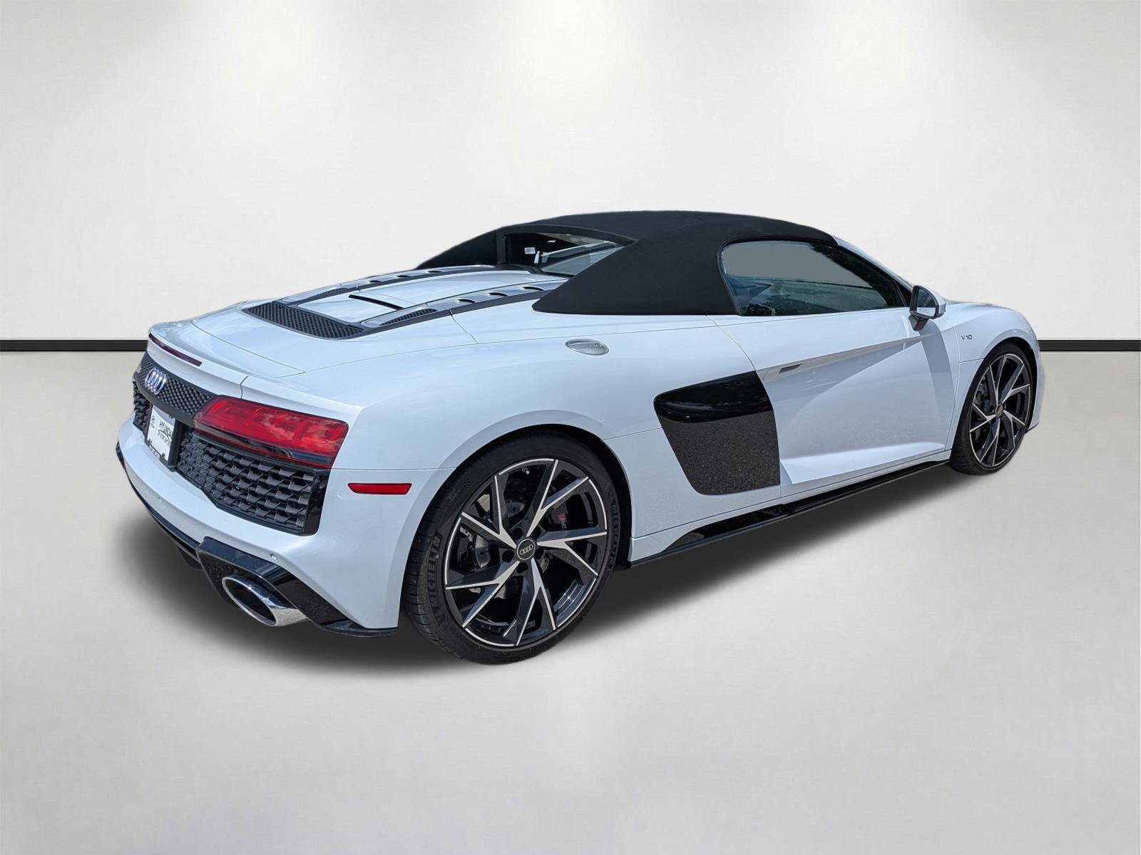 Used 2023 Suzuka Gray Metallic Audi V10 performance image 5