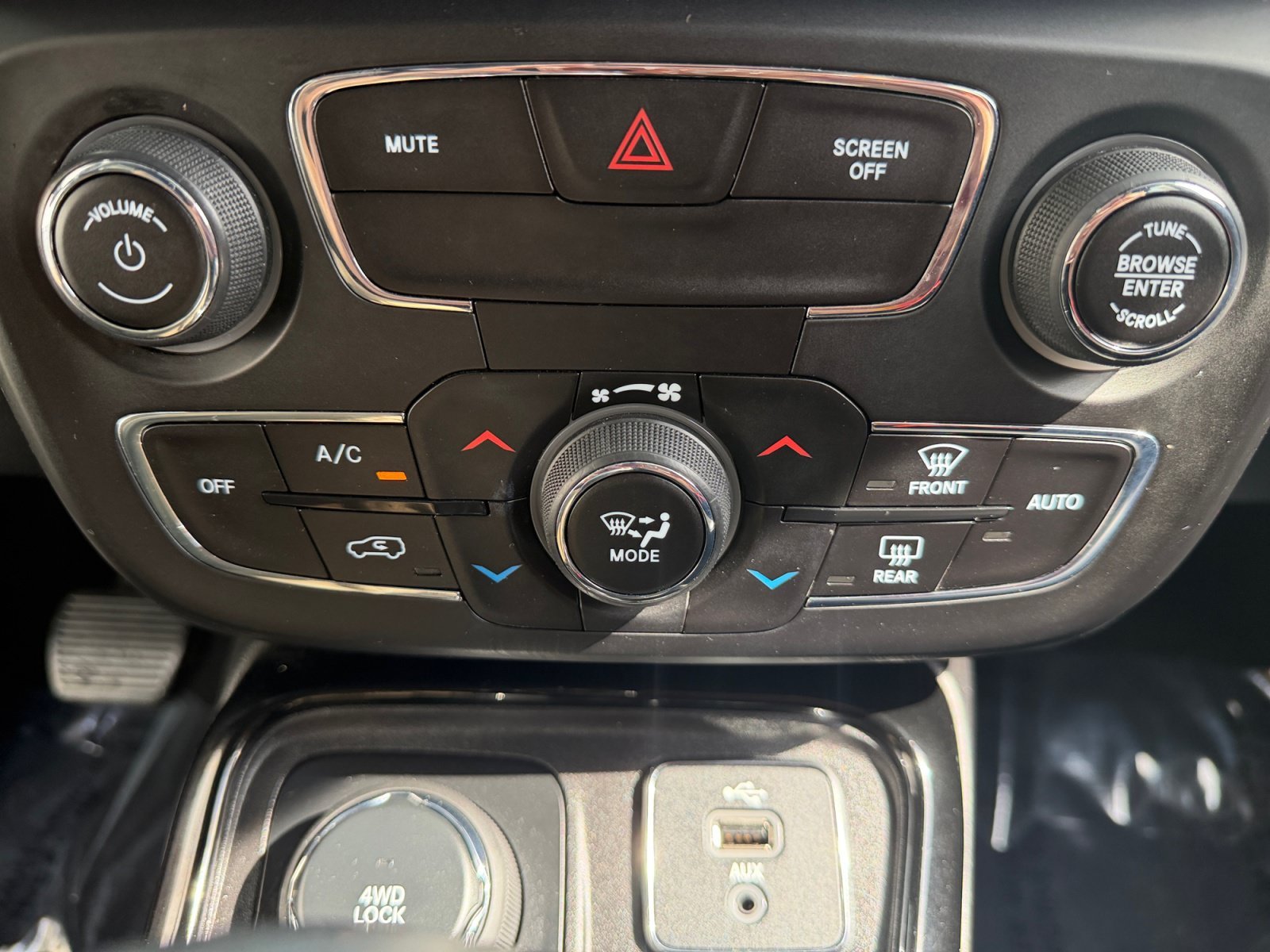 Used 2018 Billet Silver Metallic Clearcoat Jeep Limited image 22