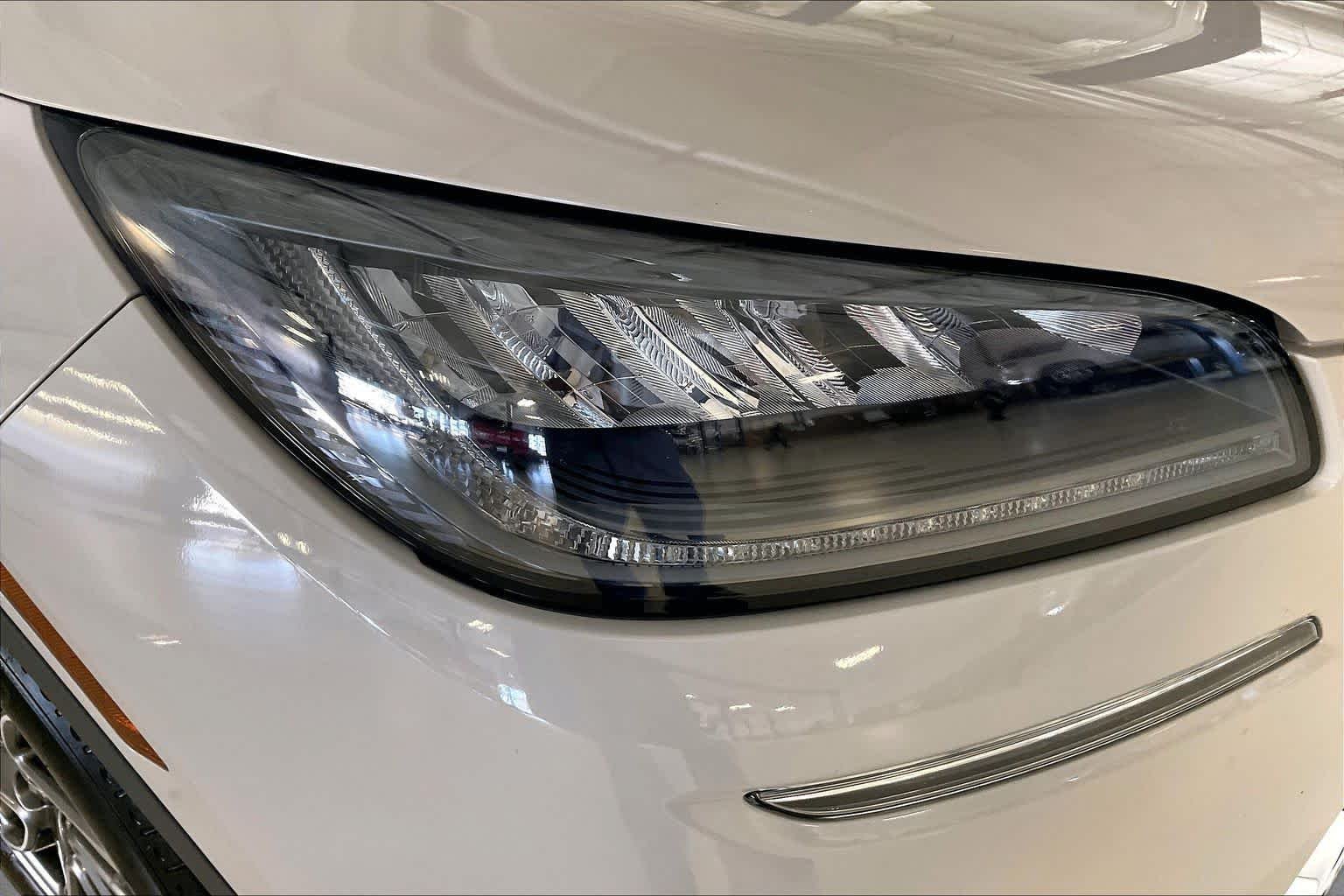 Used 2022 Ceramic Pearl Metallic Tri-Coat Lincoln Standard image 24