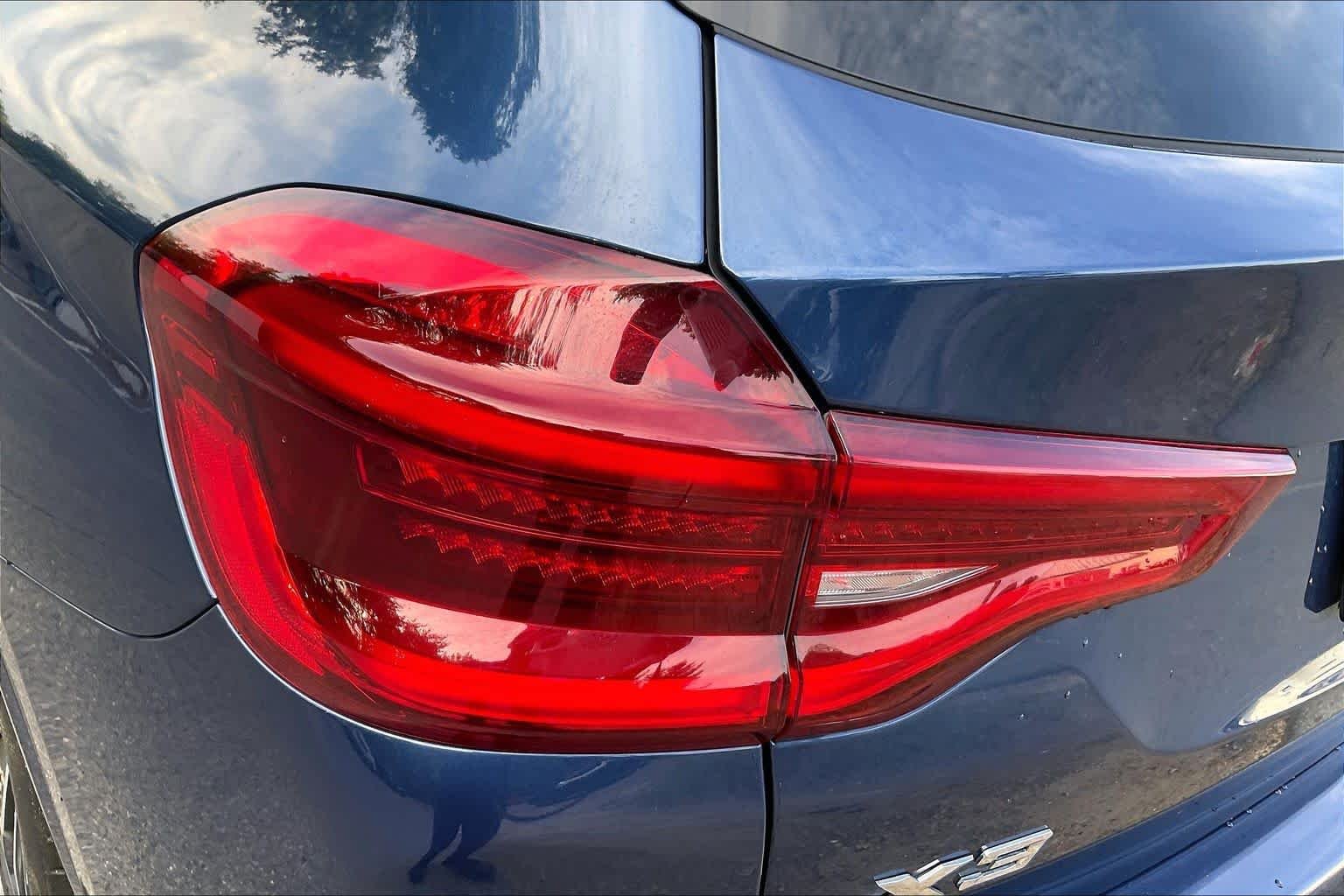 Used 2019 Phytonic Blue Metallic BMW xDrive30i image 27