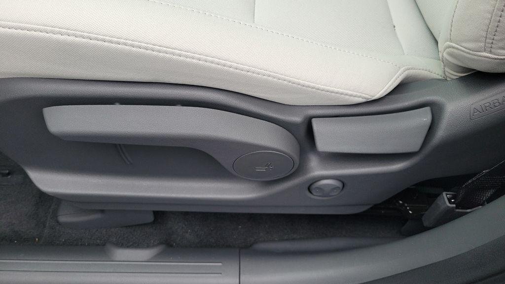 New 2026 White Hyundai SE image 16