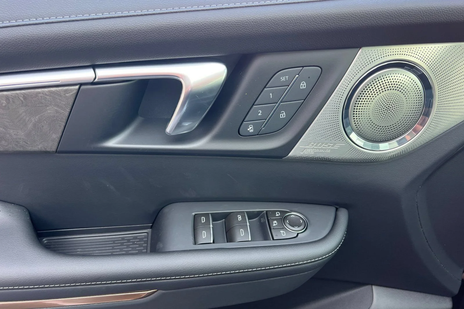 2026 Buick Enclave Avenir - Photo 8