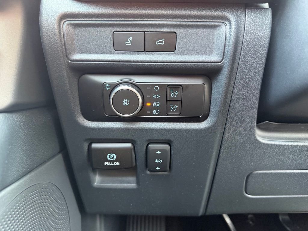 Used 2023  Ford Limited image 38