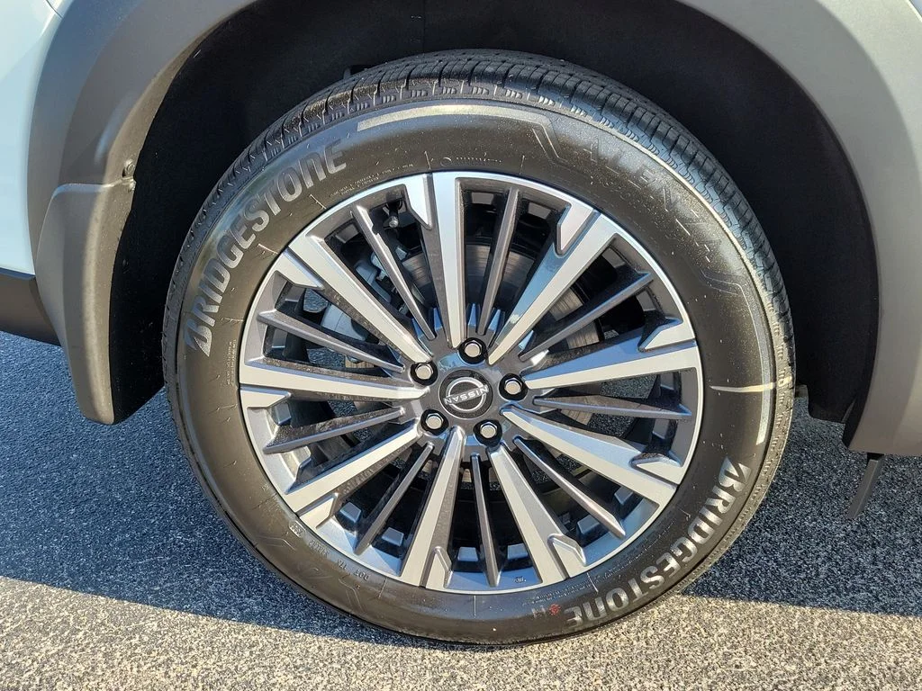New 2026 White Nissan Platinum image 8