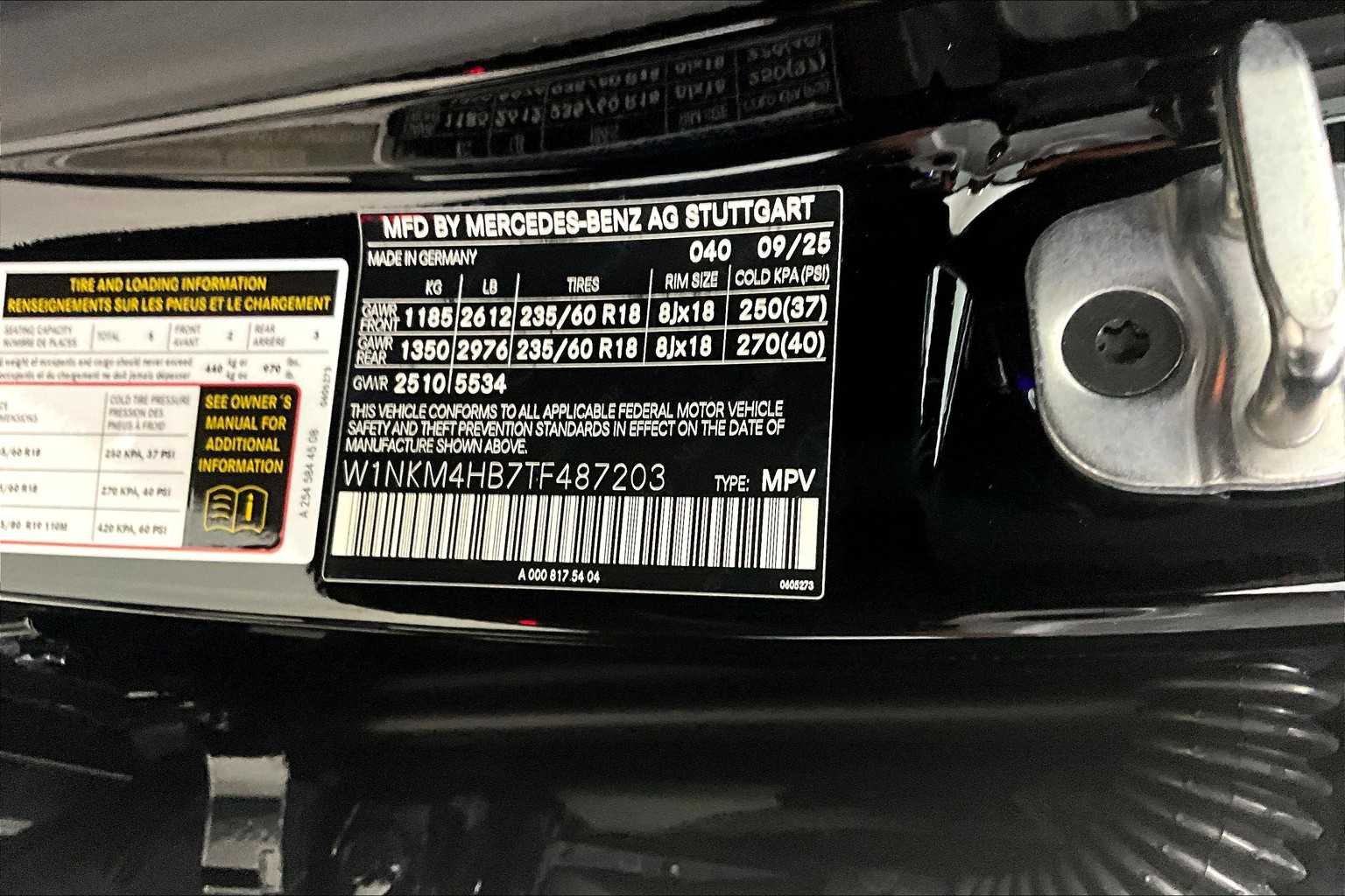 New 2026 Black Mercedes-Benz GLC 300 image 21