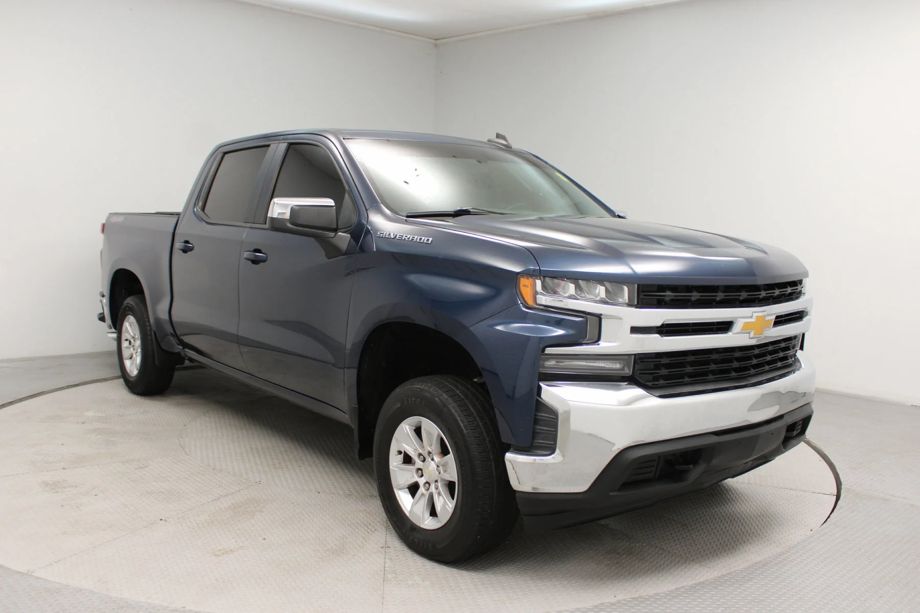 Used 2020 Northsky Blue Metallic Chevrolet 4WD Crew Cab 147 LT image 24