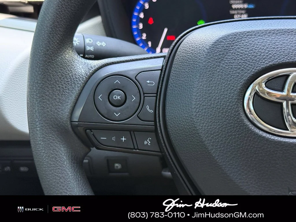Used 2022 Off-white Toyota Hybrid LE image 25