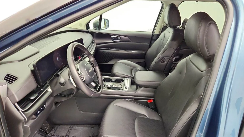 Used 2025 Astra Blue Kia SX FWD Dark Edition w/ Rear Seat Entertainment & Tow Hitch image 21