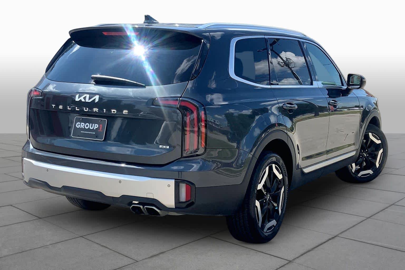 Certified Used 2024 Gravity Gray Kia EX image 12