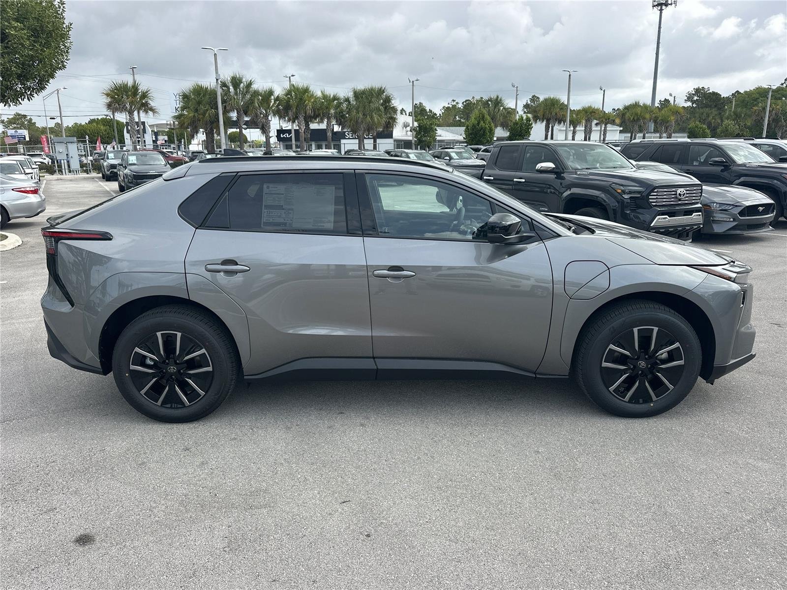 View vehicle photo 4