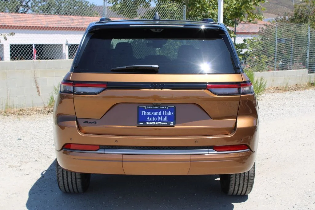 New 2026 Copper Shino Metallic Clear-Coat Exterior Paint Jeep Limited Reserve image 5