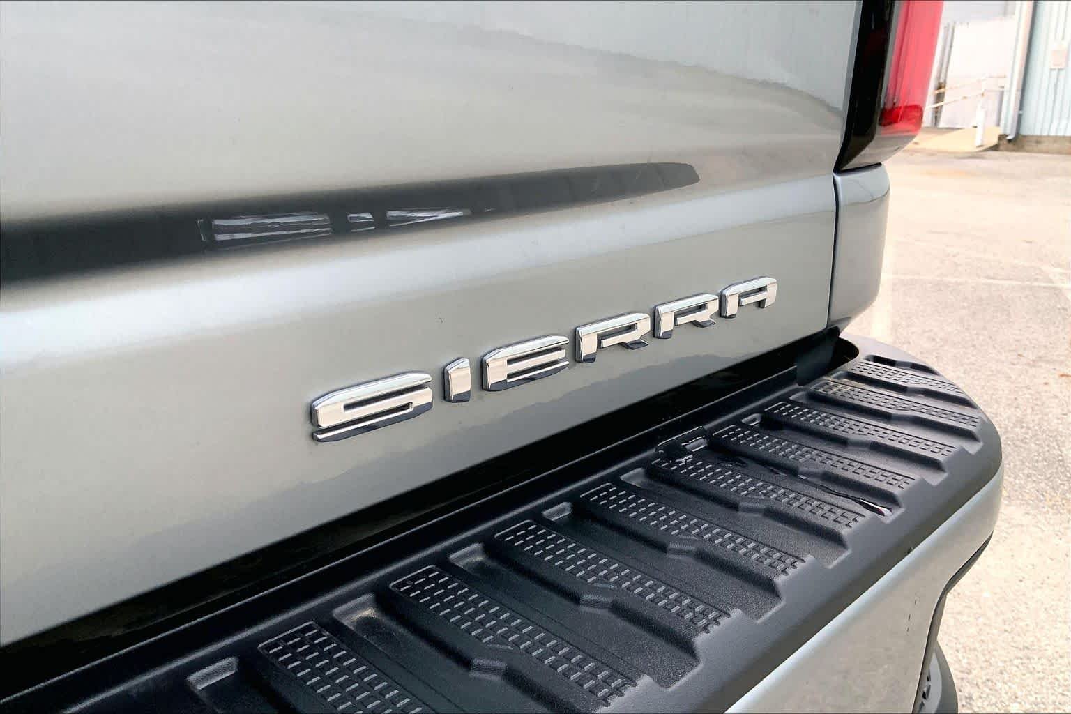 Used 2024 Sterling Metallic GMC Denali image 31