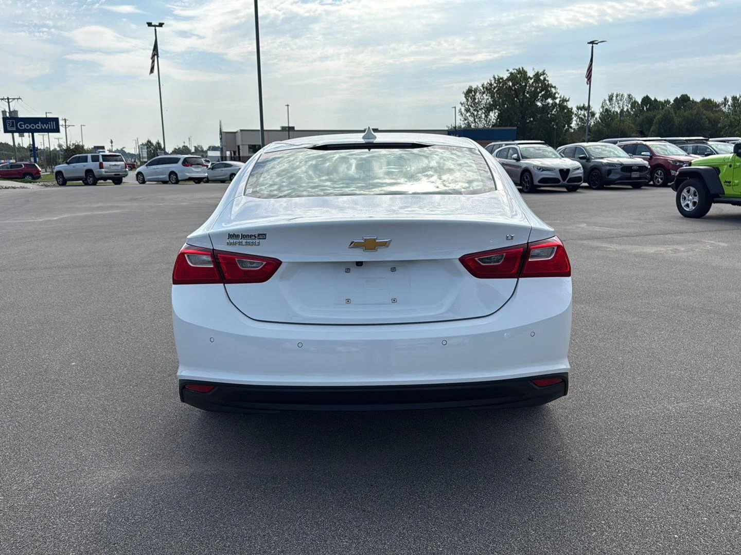 Used 2024 Summit White Chevrolet LT image 16