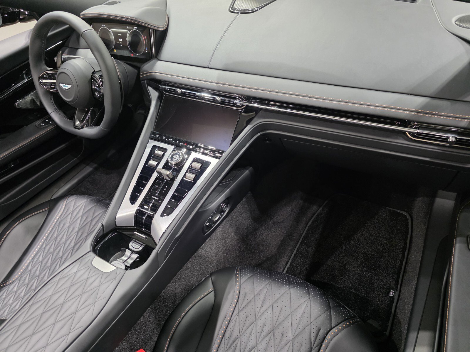 2026 Aston Martin DB12 Base - Photo 23