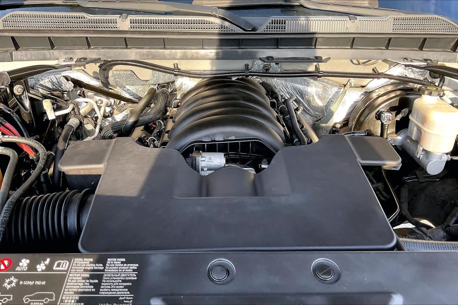 Used 2018 Silver Ice Metallic Chevrolet LT image 30