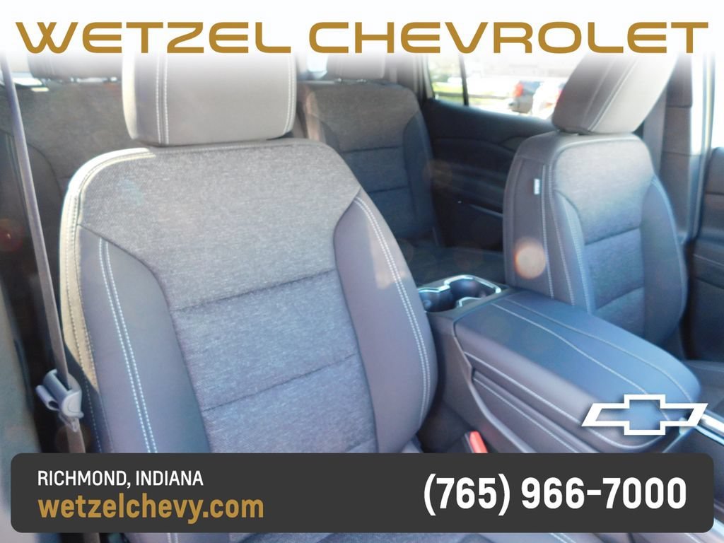 New 2027 Mosaic Black Metallic Chevrolet LT image 19