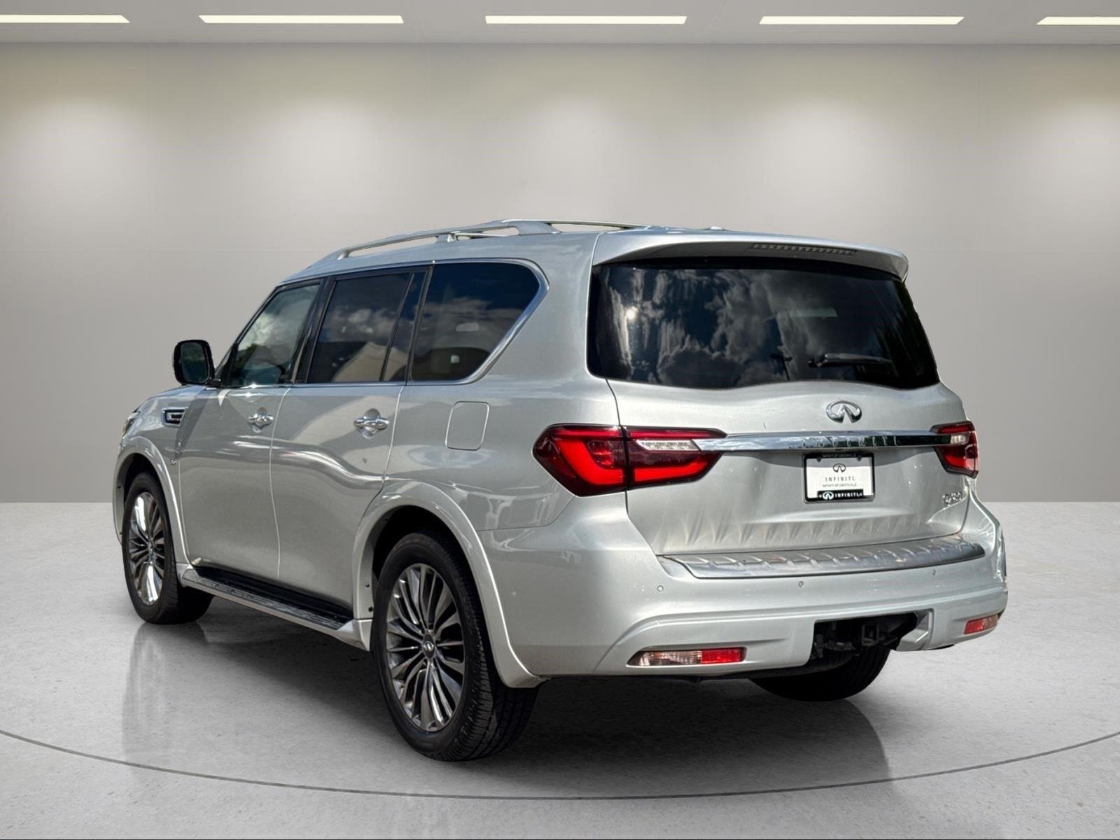 Used 2019  INFINITI  image 3