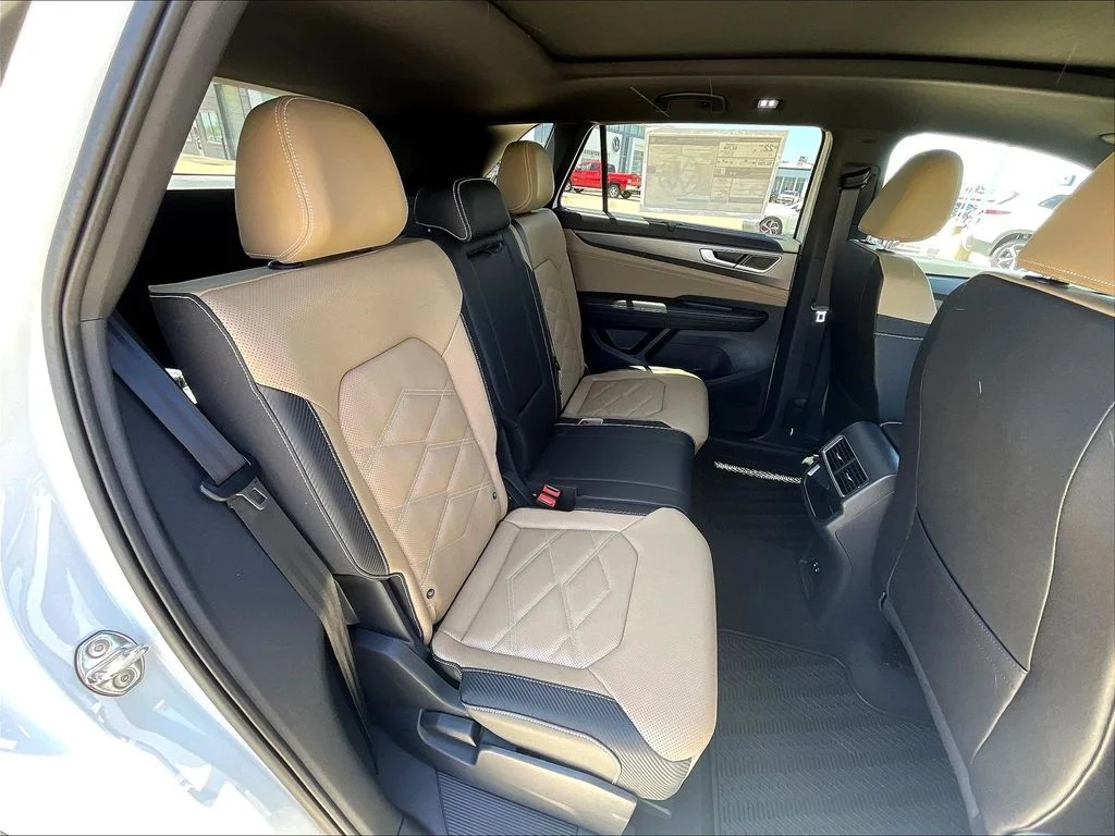 New 2026 White Volkswagen 2.0T SE w/Technology image 11