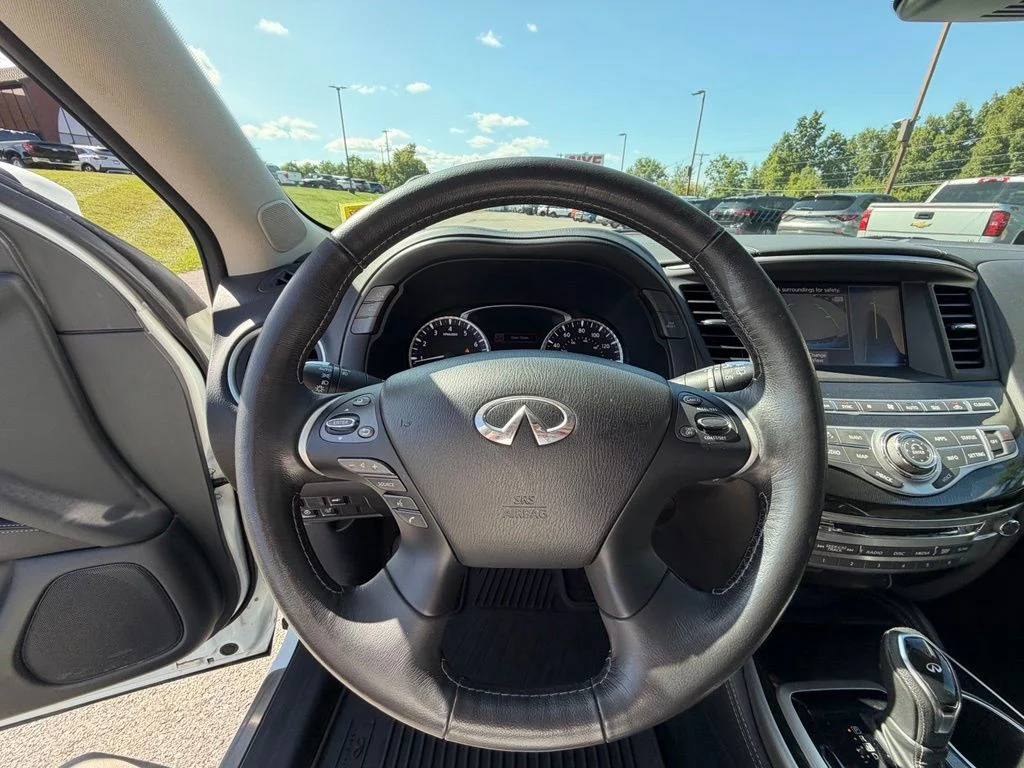 Used 2019 White INFINITI LUXE image 30