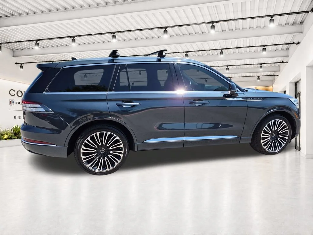 Used 2023  Lincoln Black Label image 12