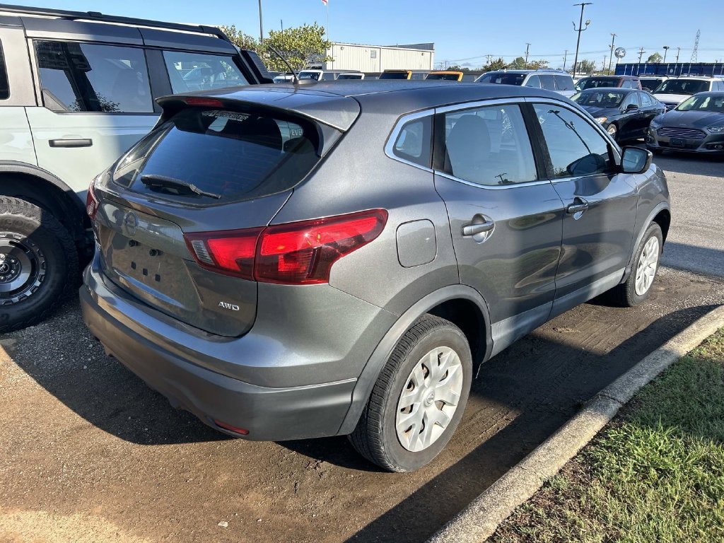 Used 2019 Gun Metallic Nissan S image 3