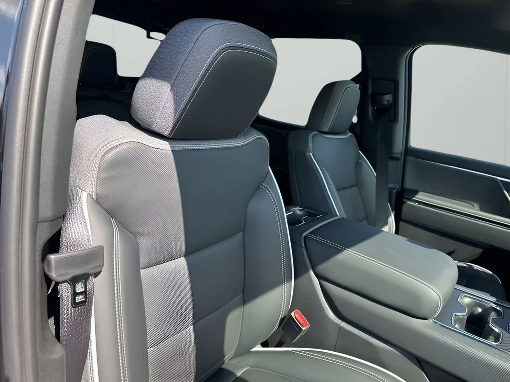 New 2026 Onyx Black GMC Elevation Extended Range image 17