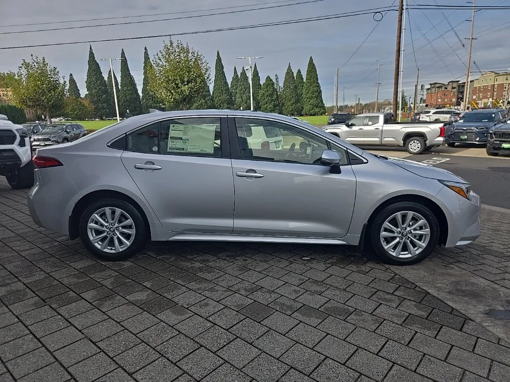 New 2027 Classic Silver Metallic Toyota Hybrid XLE image 6