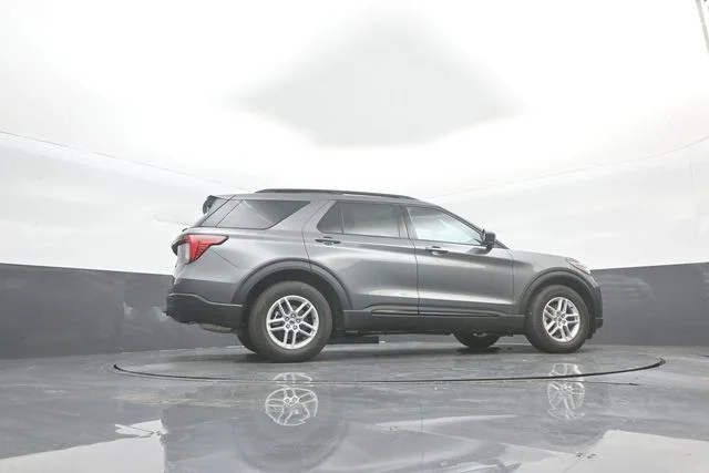 New 2026 Carbonized Gray Metallic Ford Active image 39