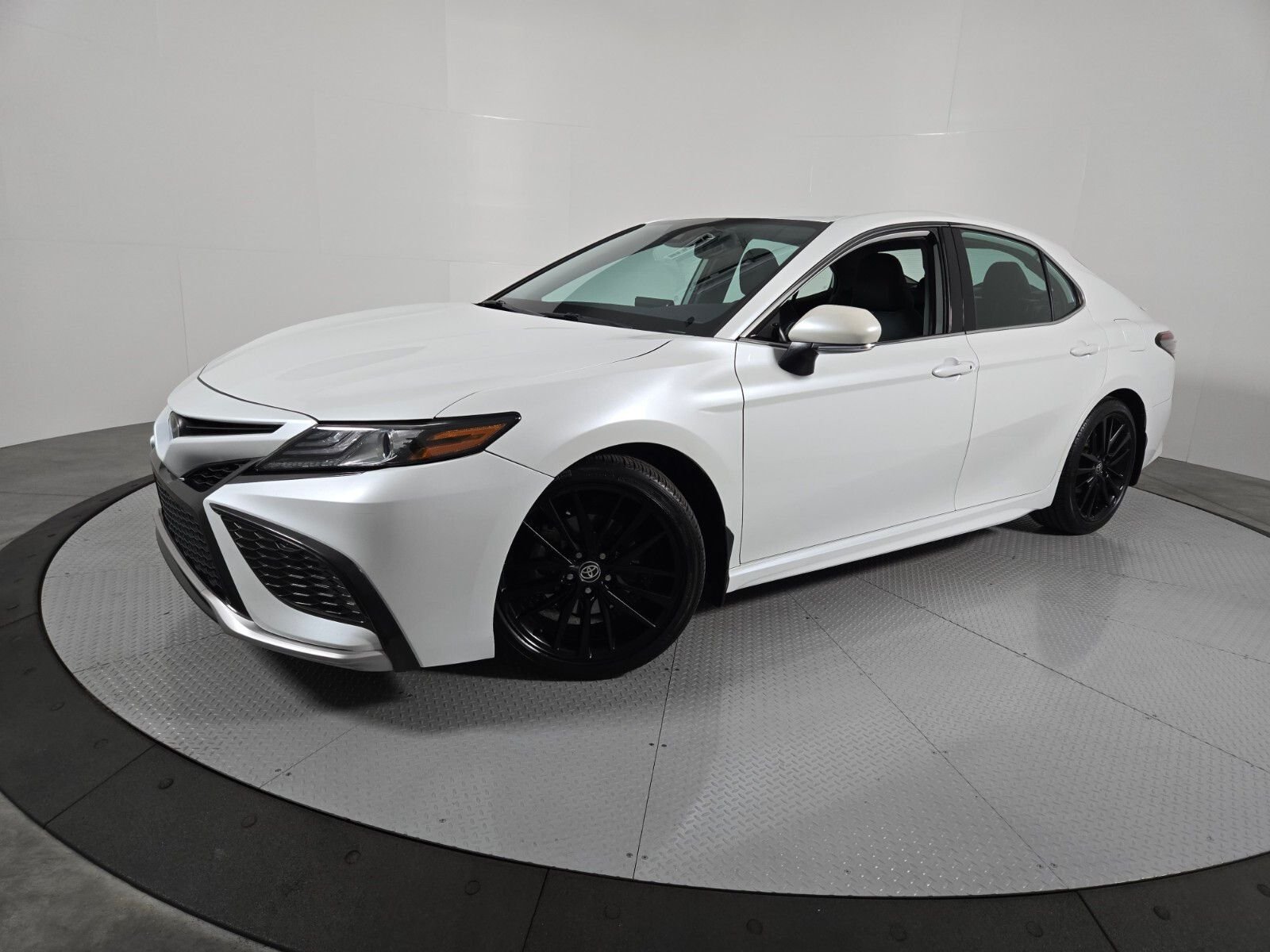 Used 2022 Pearl Toyota XSE image 1